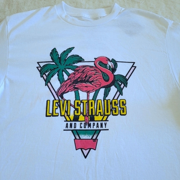 Levi's Flamingo🦩 Graphic Tee👕 - NWT - Picture 11 of 11